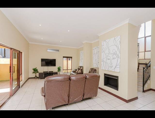 4 BEDROOM HOUSE FOR SALE IN BLUE VALLEY GOLF ESTATE